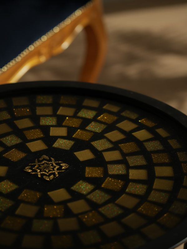 Стіл круглий журнальний з епоксидної смоли та мозаїки 47 см