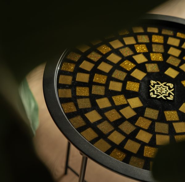 Стіл круглий журнальний з епоксидної смоли та мозаїки 47 см