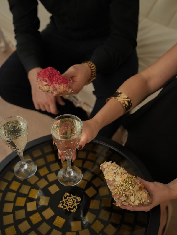 Стіл круглий журнальний з епоксидної смоли та мозаїки 47 см