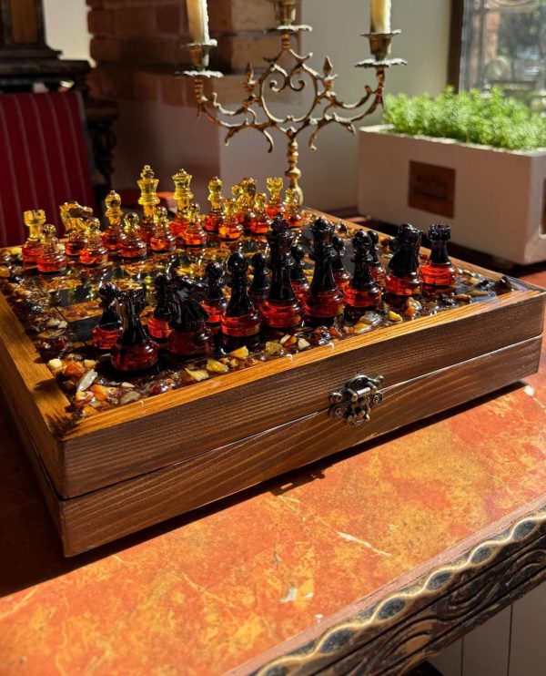 Шахова скриня з бурштином та епоксидною смолою S