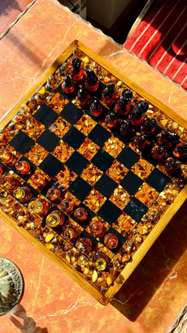 Шахова скриня з бурштином та епоксидною смолою S