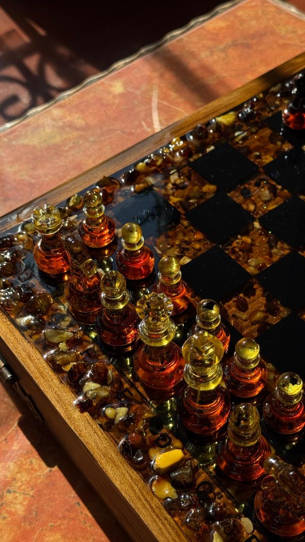 Шахова скриня з бурштином та епоксидною смолою S