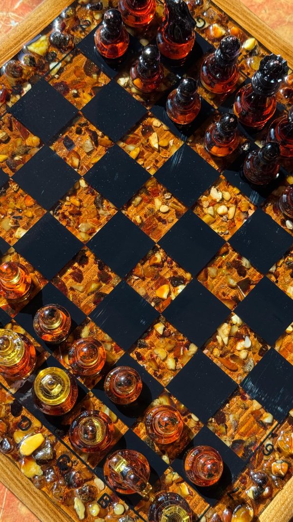 Шахова скриня з бурштином та епоксидною смолою S