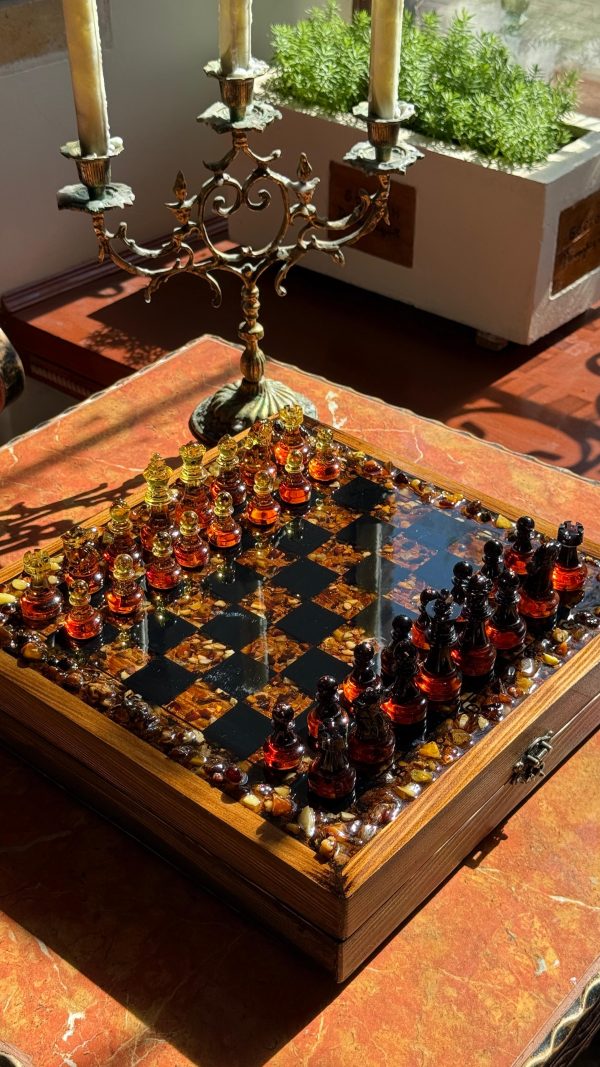 Шахова скриня з бурштином та епоксидною смолою S