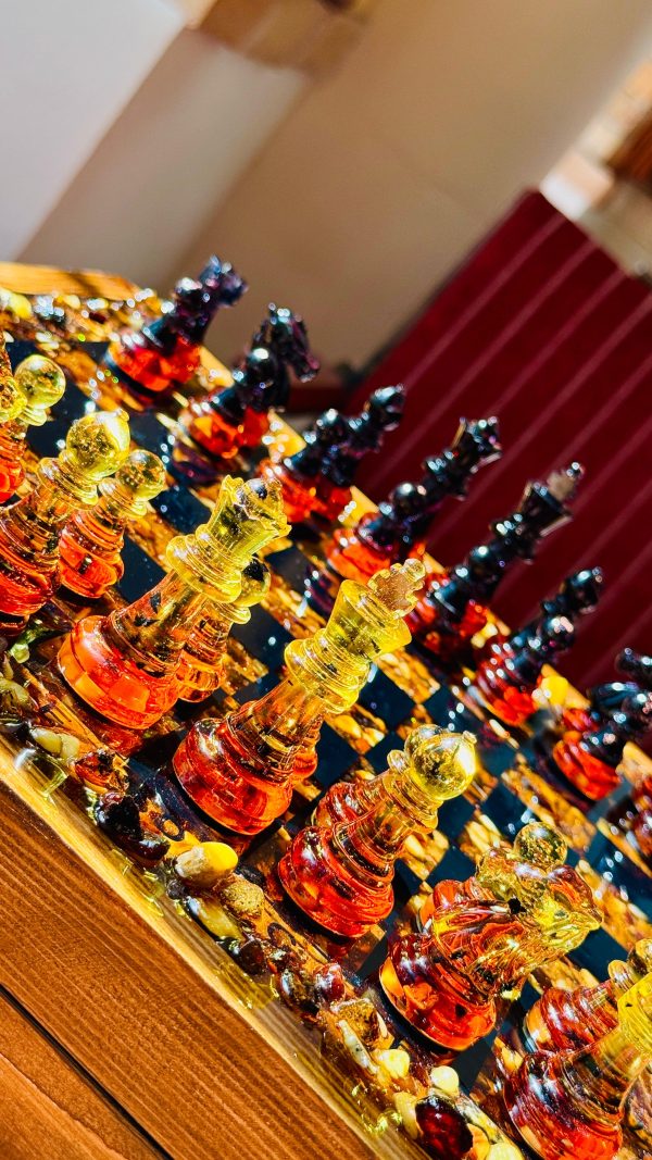 Шахова скриня з бурштином та епоксидною смолою S