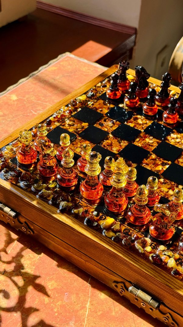 Шахова скриня з бурштином та епоксидною смолою S