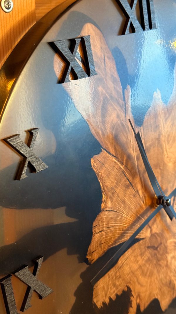 Круглий настінний годинник з епоксидної смоли та дерева 40 см