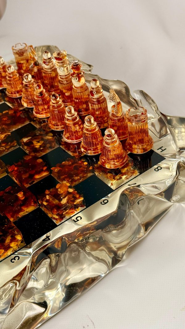 WhatsApp Image 2025-12-26 at 09.43.41 Шаховий набір з епоксидної смоли та бурштину Amber Iceberg