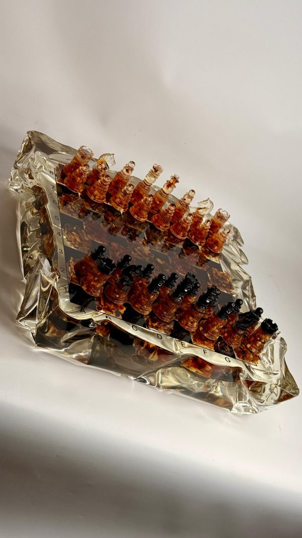 WhatsApp Image 2025-12-26 at 09.43.47 Шаховий набір з епоксидної смоли та бурштину Amber Iceberg