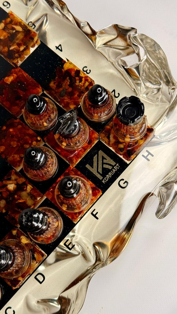 WhatsApp Image 2025-12-26 at 09.43.48 (6) Шаховий набір з епоксидної смоли та бурштину Amber Iceberg