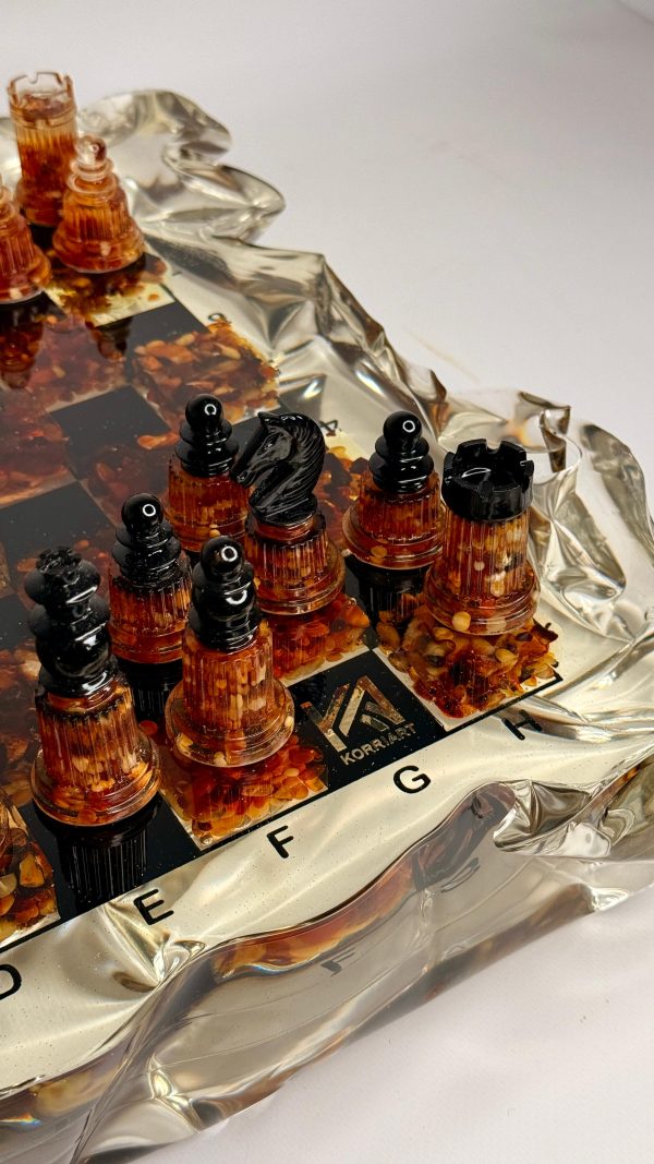 WhatsApp Image 2025-12-26 at 09.43.48 (7) Шаховий набір з епоксидної смоли та бурштину Amber Iceberg