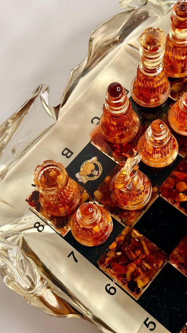 WhatsApp Image 2025-12-26 at 09.43.49 Шаховий набір з епоксидної смоли та бурштину Amber Iceberg