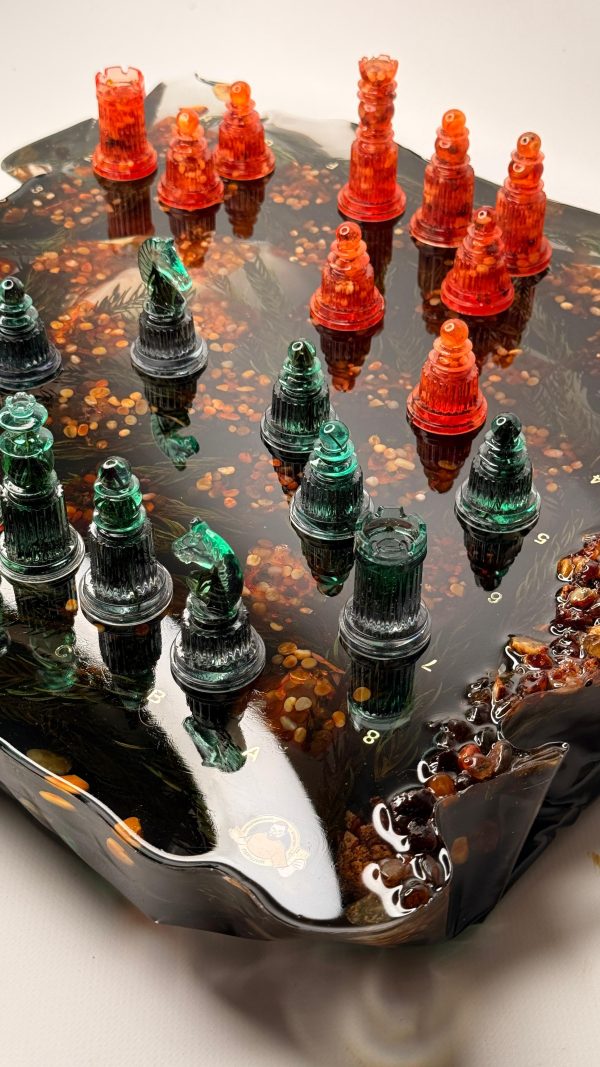Колекційні шахи з епоксидної смоли, кедру та бурштину у вигляді Айсбергу "Бурштинова Легенда"