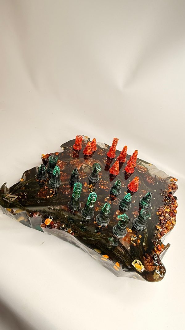 Колекційні шахи з епоксидної смоли, кедру та бурштину у вигляді Айсбергу "Бурштинова Легенда"