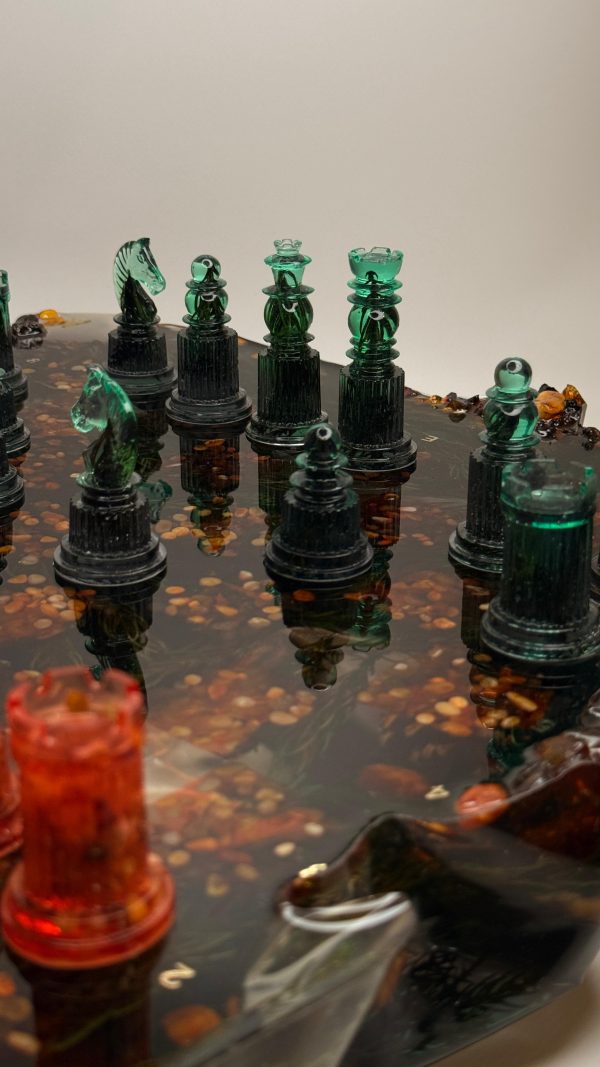 Колекційні шахи з епоксидної смоли, кедру та бурштину у вигляді Айсбергу "Бурштинова Легенда"