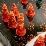 Колекційні шахи з епоксидної смоли, кедру та бурштину у вигляді Айсбергу "Бурштинова Легенда"