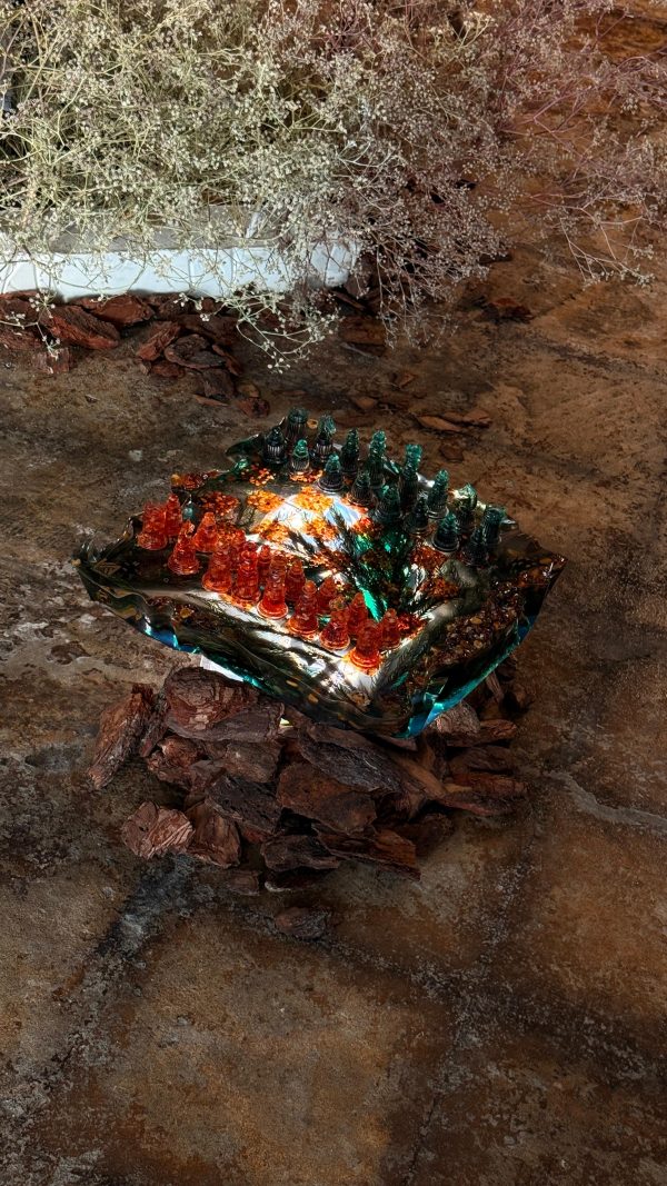 Колекційні шахи з епоксидної смоли, кедру та бурштину у вигляді Айсбергу "Бурштинова Легенда"