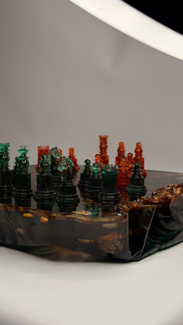 Колекційні шахи з епоксидної смоли, кедру та бурштину у вигляді Айсбергу "Бурштинова Легенда"