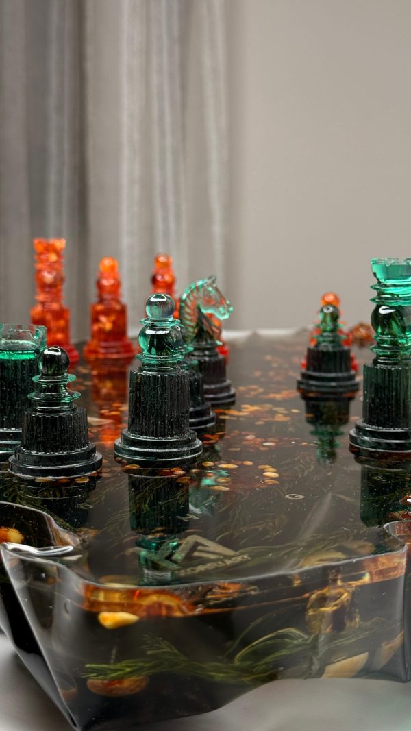 Колекційні шахи з епоксидної смоли, кедру та бурштину у вигляді Айсбергу "Бурштинова Легенда"