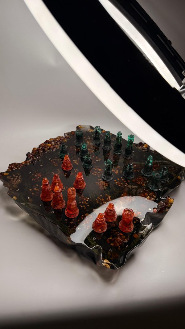 Колекційні шахи з епоксидної смоли, кедру та бурштину у вигляді Айсбергу "Бурштинова Легенда"