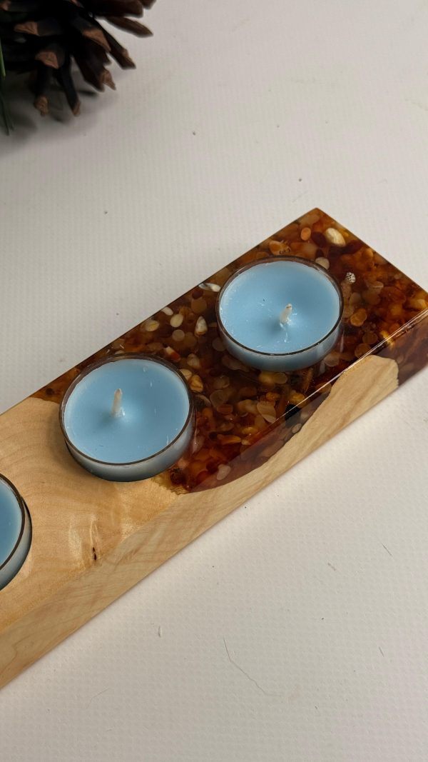 Підсвічник із капової тополі, епоксидної смоли та бурштину