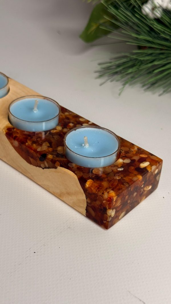 Підсвічник із капової тополі, епоксидної смоли та бурштину