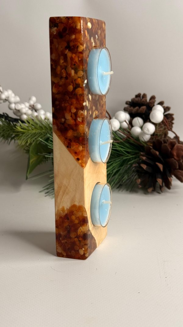 Підсвічник із капової тополі, епоксидної смоли та бурштину