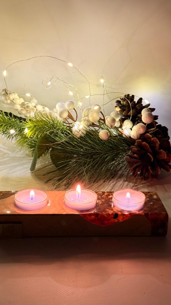 Підсвічник із капової тополі, епоксидної смоли та бурштину