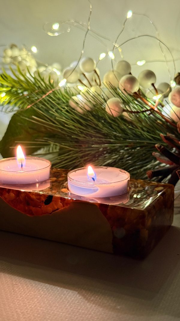 Підсвічник із капової тополі, епоксидної смоли та бурштину