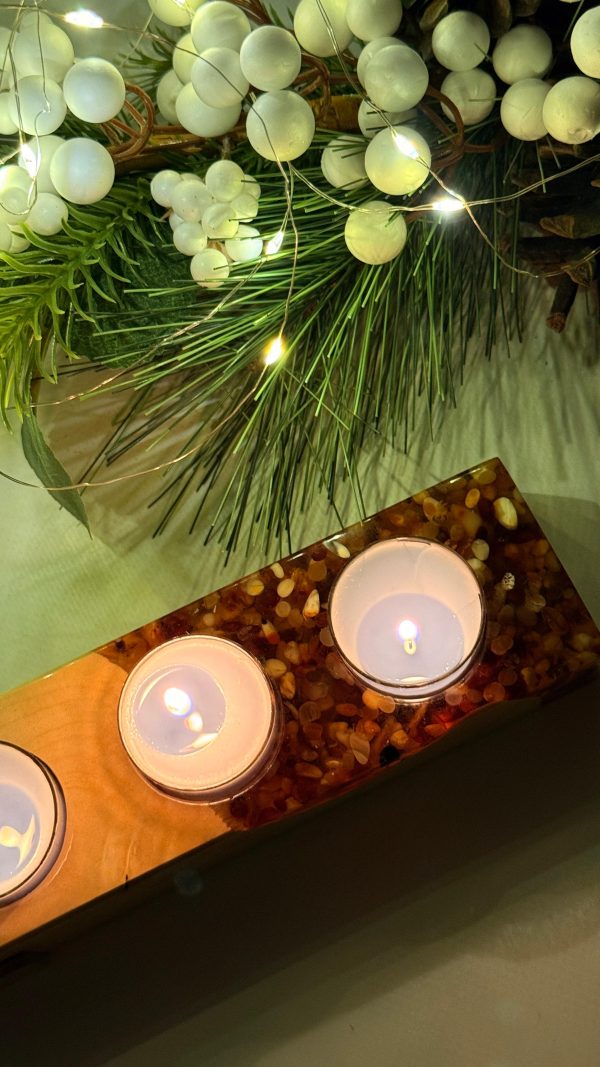 Підсвічник із капової тополі, епоксидної смоли та бурштину