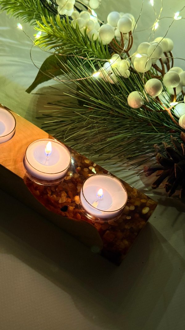 Підсвічник із капової тополі, епоксидної смоли та бурштину