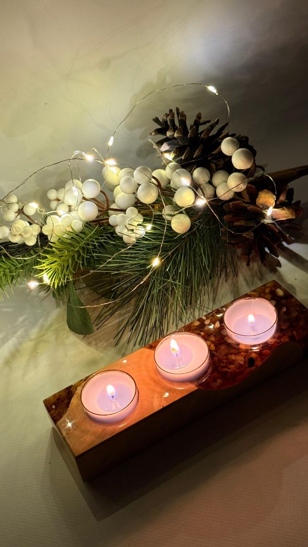 Підсвічник із капової тополі, епоксидної смоли та бурштину