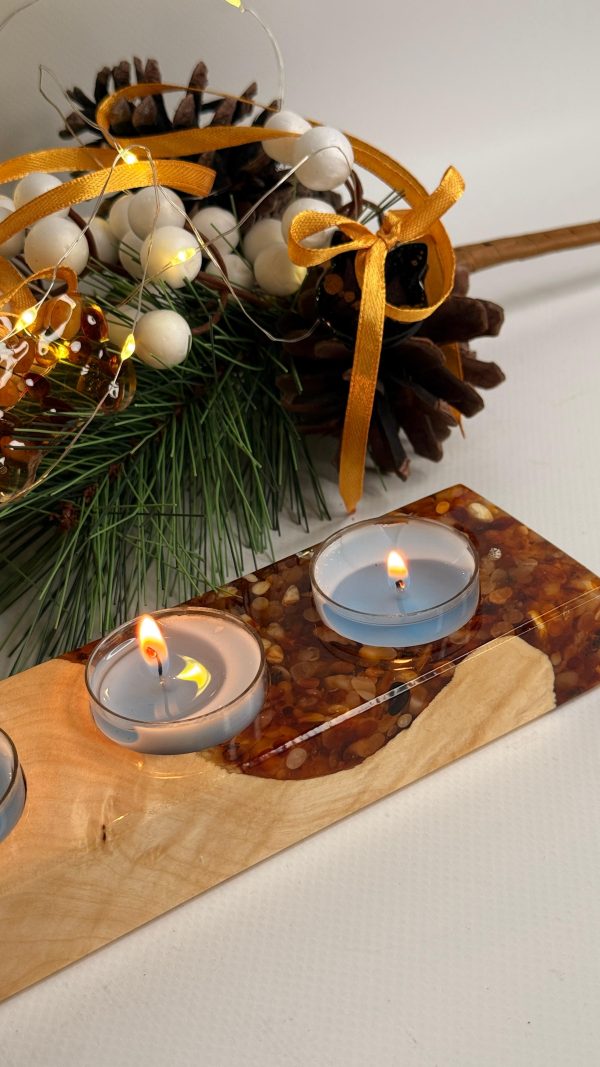 Підсвічник із капової тополі, епоксидної смоли та бурштину