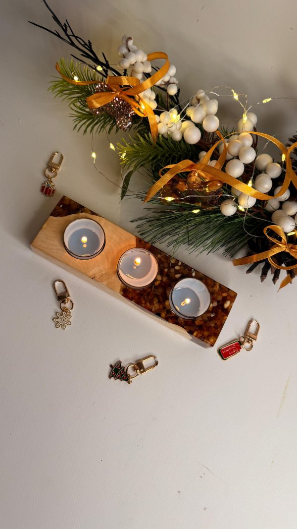 Підсвічник із капової тополі, епоксидної смоли та бурштину