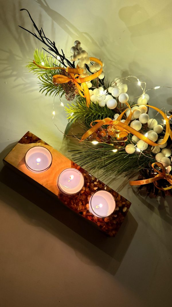 Підсвічник із капової тополі, епоксидної смоли та бурштину