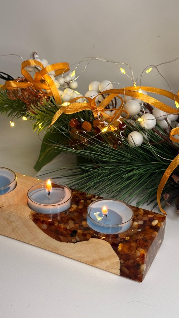 Підсвічник із капової тополі, епоксидної смоли та бурштину