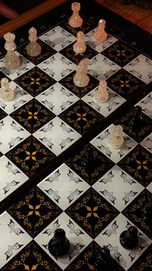 IMG_1026 Подарунковий набір з дерева і гартованого скла: 3 в 1 — нарди, шахи, шашки