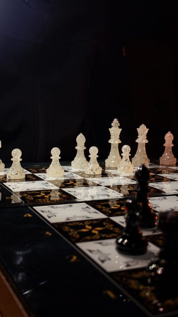 IMG_1027 Подарунковий набір з дерева і гартованого скла: 3 в 1 — нарди, шахи, шашки