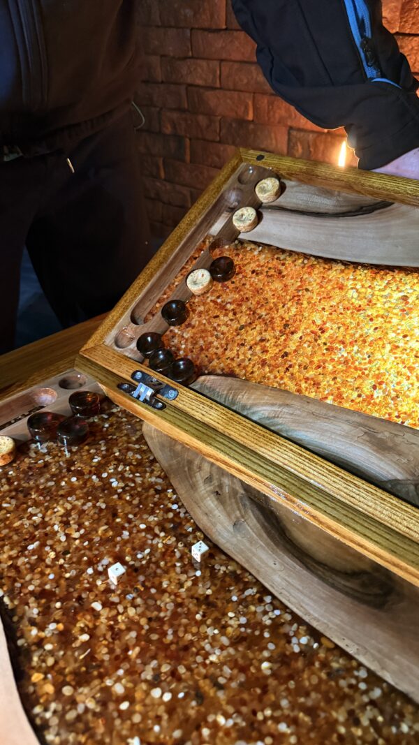 IMG_3288 Ексклюзивні нарди з бурштину, горіха та епоксидної смоли