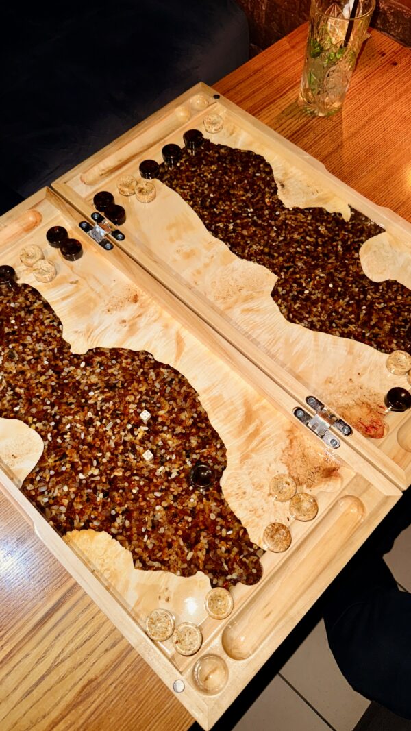 IMG_3334 Ексклюзивні нарди з бурштину, капового клену та епоксидної смоли