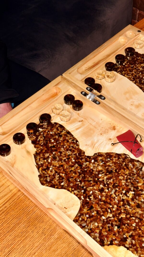 IMG_3337 Ексклюзивні нарди з бурштину, капового клену та епоксидної смоли