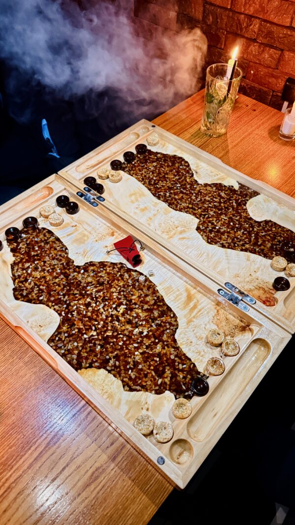 IMG_3340 Ексклюзивні нарди з бурштину, капового клену та епоксидної смоли