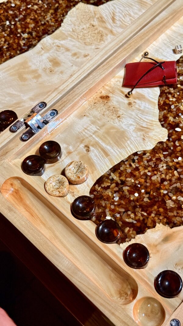 IMG_3346 Ексклюзивні нарди з бурштину, капового клену та епоксидної смоли