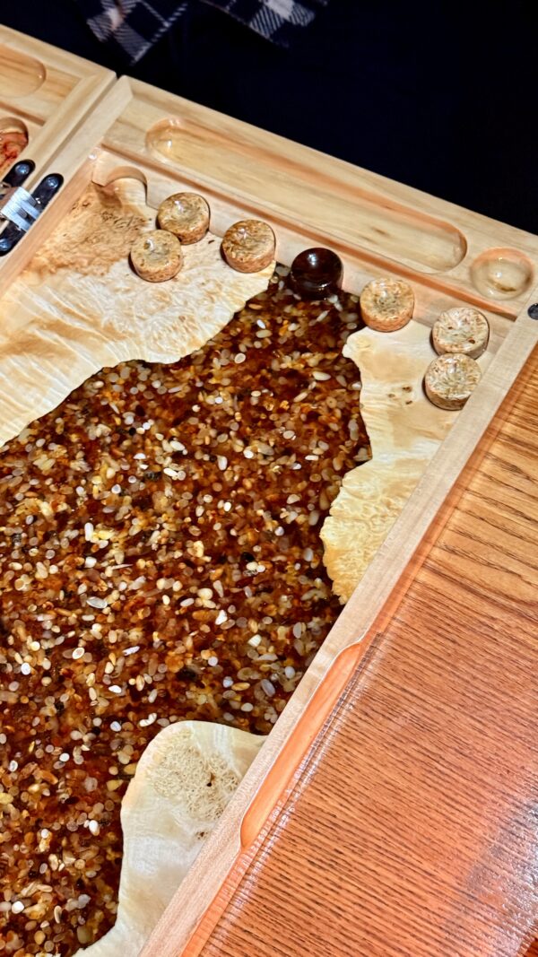 IMG_3348 Ексклюзивні нарди з бурштину, капового клену та епоксидної смоли