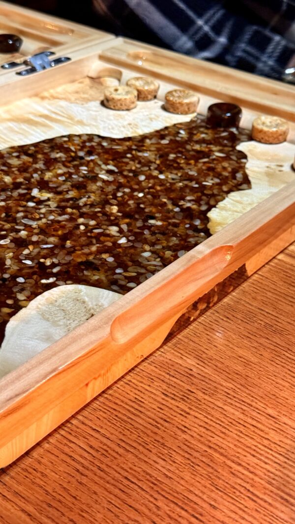 IMG_3349 Ексклюзивні нарди з бурштину, капового клену та епоксидної смоли