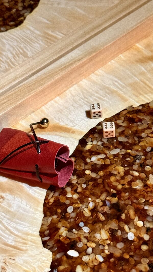 IMG_3354 Ексклюзивні нарди з бурштину, капового клену та епоксидної смоли