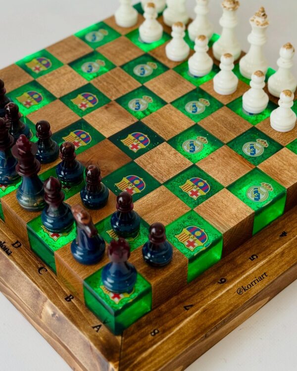 Корпоративні подарункові шахи із Вашим логотипом