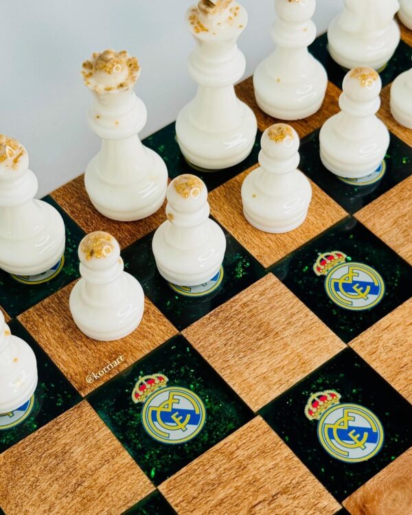 Корпоративні подарункові шахи із Вашим логотипом