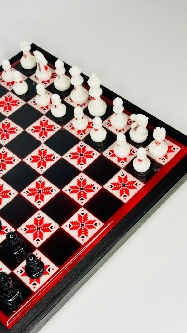 Корпоративні подарункові шахи із Вашим логотипом