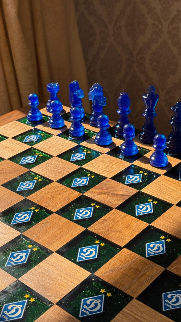 Корпоративні подарункові шахи із Вашим логотипом